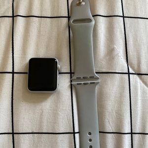 BROKEN Apple Watch S3